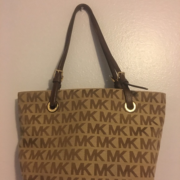 Michael kors purse - Picture 2 of 8